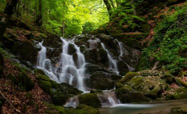 Екопътека "Под пръските на водопада"