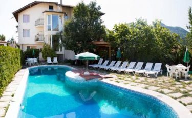 Семеен хотел Вит